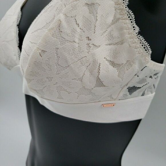 Victorias Secret Sz Small Bra Ivory Lace Lightly Lined Wireless Plunge Bralette - Picture 3 of 16